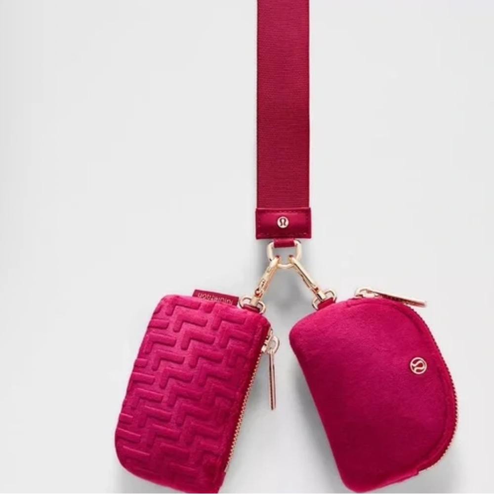 NWT LULULEMON DUAL POUCH WRISTLET MONOGRAM VELVET